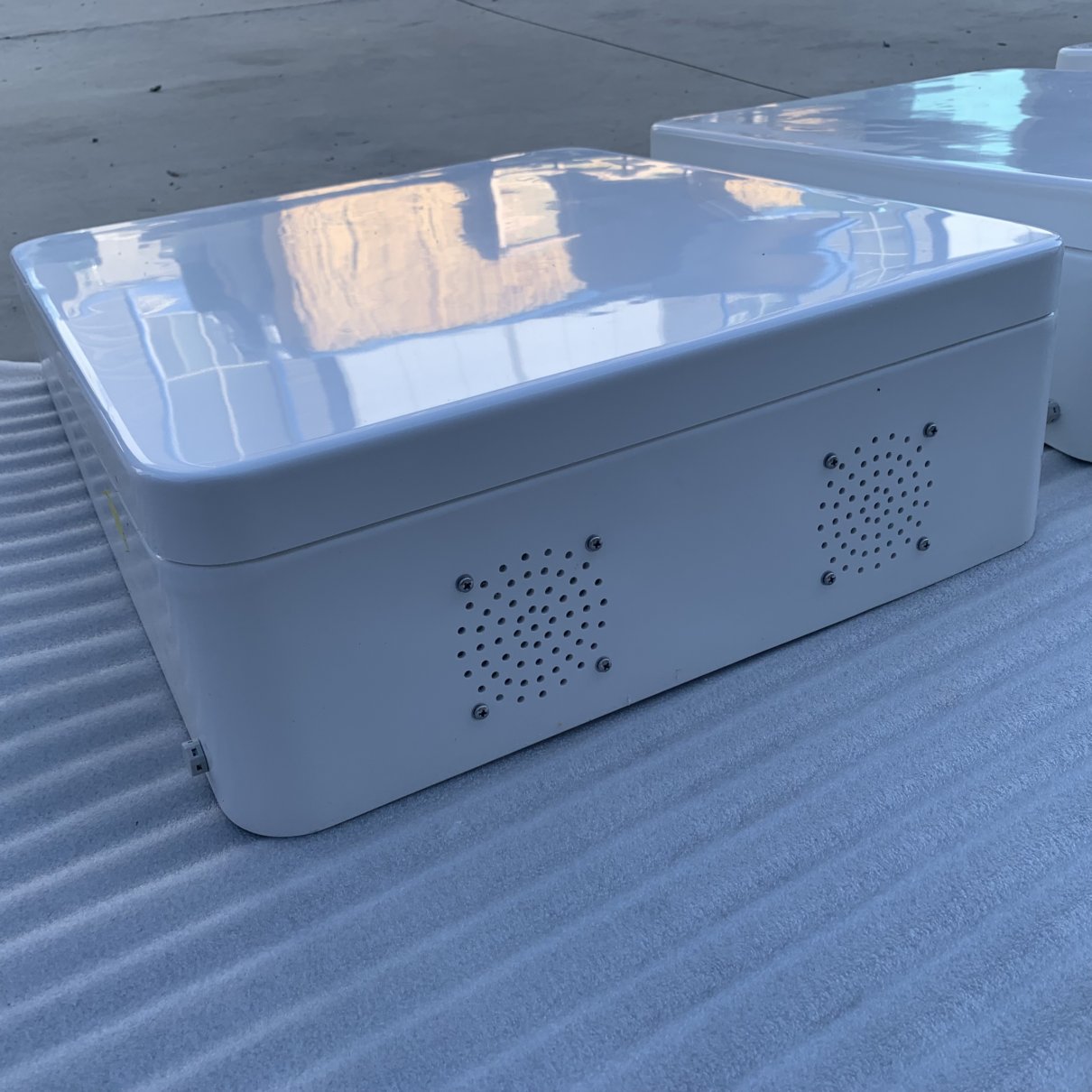 Radome with fan for Flat high performance starlink