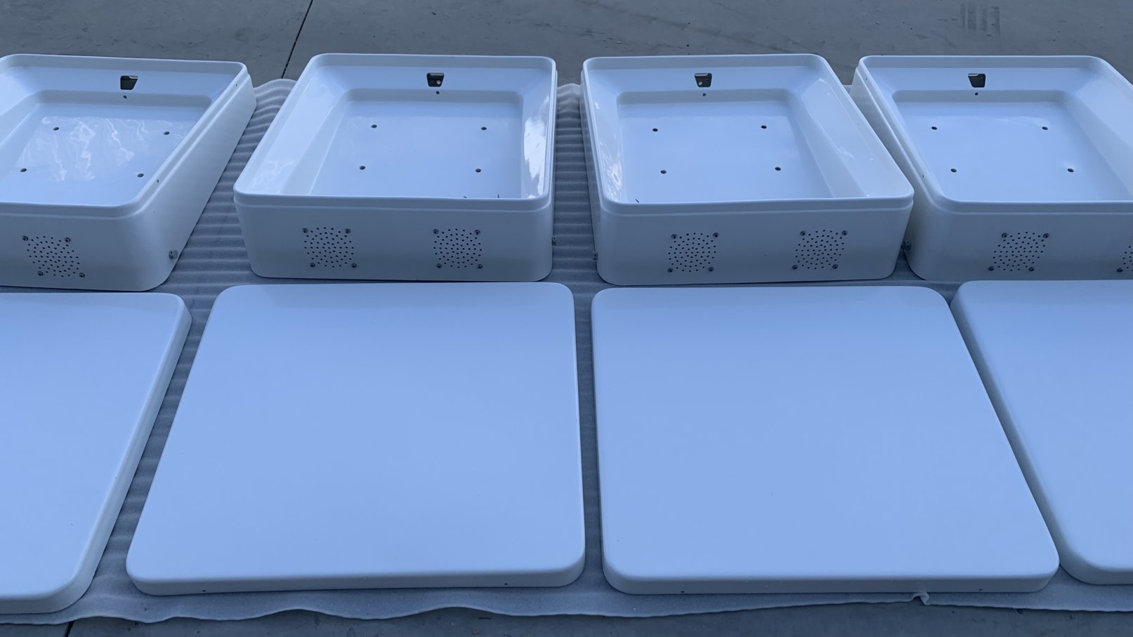 Flat high-performance starlink protective cover with fan